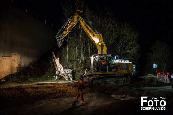 2015.04.10+11_Autobahnbrücke Niederbrechen wird abgerissen (2 von 26)