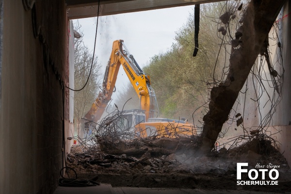 2015.04.11_Autobahnbrücke Niederbrechen wird abgerissen_003