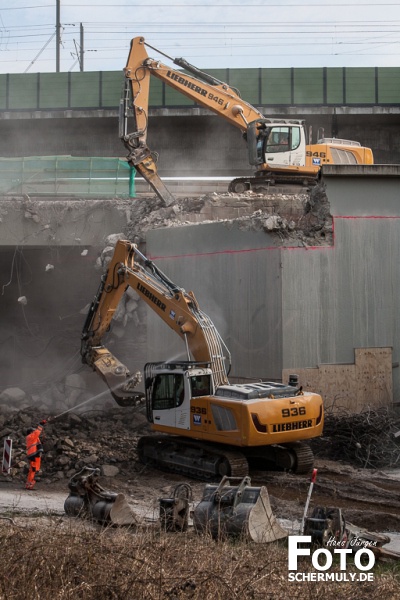 2015.04.11_Autobahnbrücke Niederbrechen wird abgerissen_010