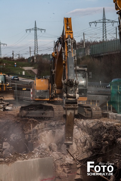 2015.04.11_Autobahnbrücke Niederbrechen wird abgerissen_012